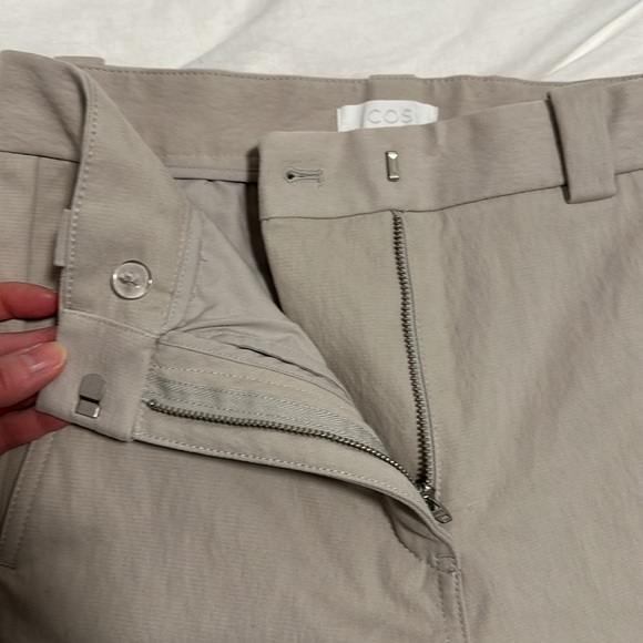 COS Cuffed Loose Fit Khaki Pants 2 - Picture 5 of 7
